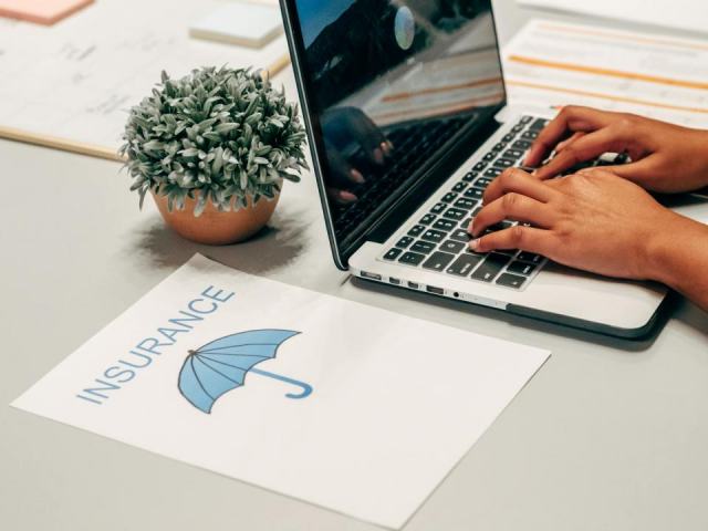 Comparateurs d'assurance en ligne : comment les utiliser sans se faire piéger