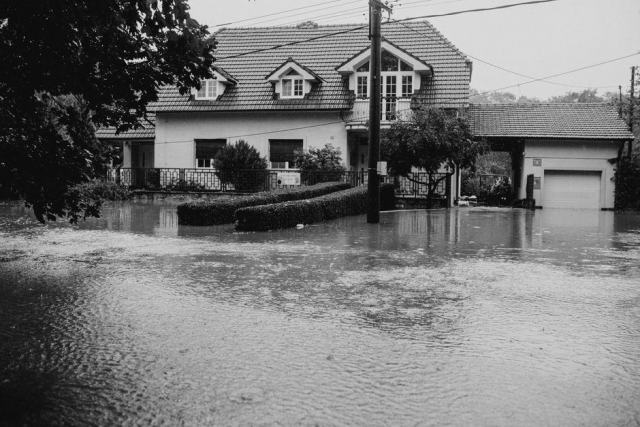 Arrêté de catastrophe naturelle : comment votre assurance vous indemnise Arrêté de catastrophe naturelle : comment votre assurance vous indemnise